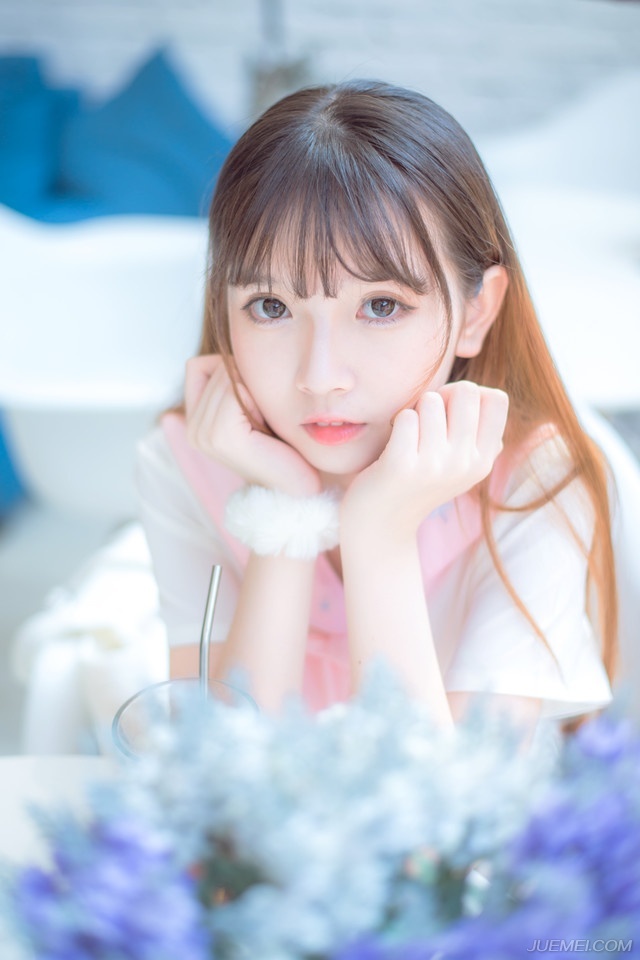 “喏！”两名战士依言将两名被俘的斥候放开。